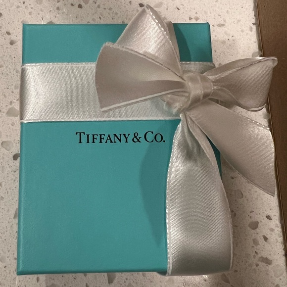 Tiffany box with bow, gift bag, card and envelope. - Picture 4 of 6